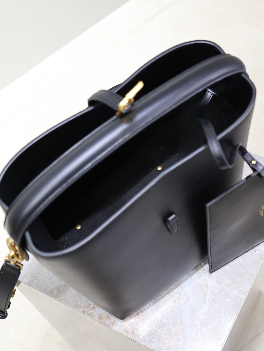 LE 37 MEDIUM BUCKET BAG 26 IN BLACK CALFSKIN GOLD HARDWARE