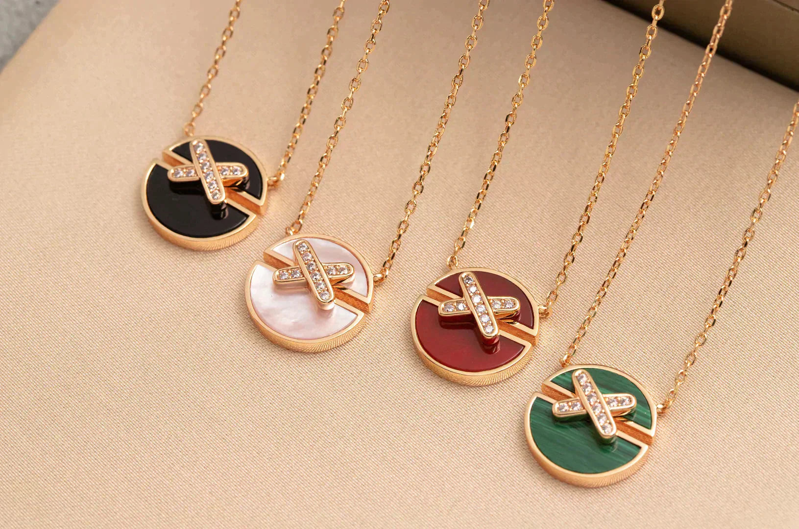 ¡®Jewelicorn¡¯JEUX DE ROSE GOLD DIAMOND NECKLACE