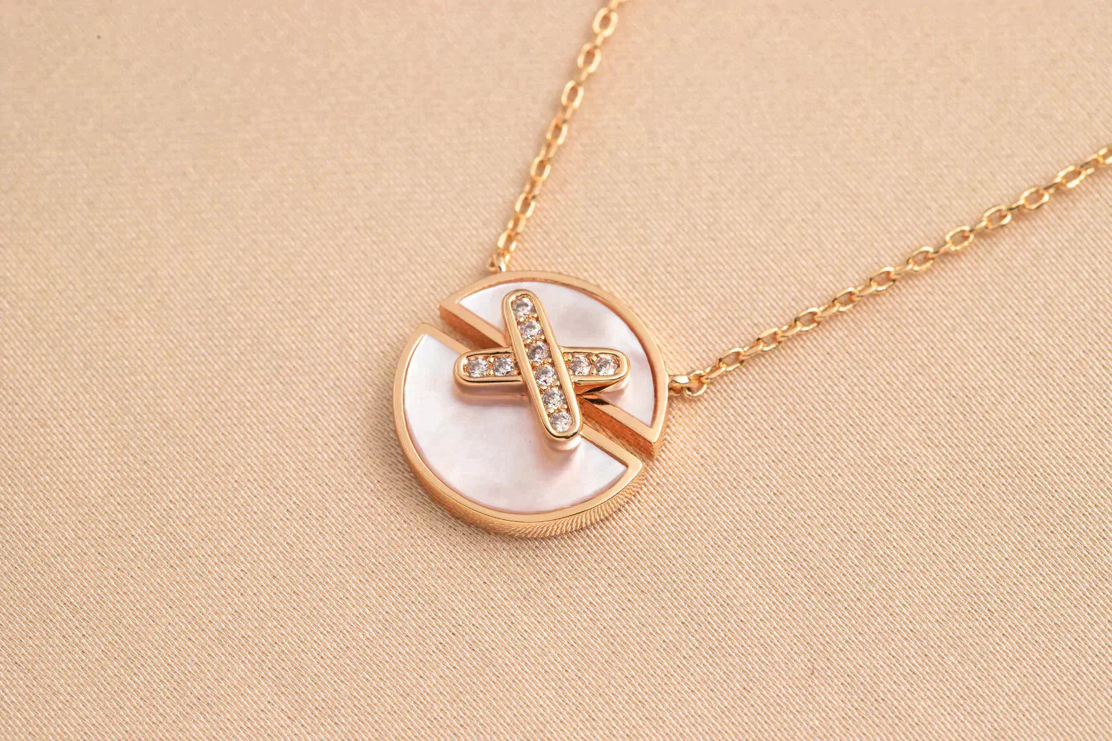 ¡®Jewelicorn¡¯JEUX DE ROSE GOLD DIAMOND NECKLACE