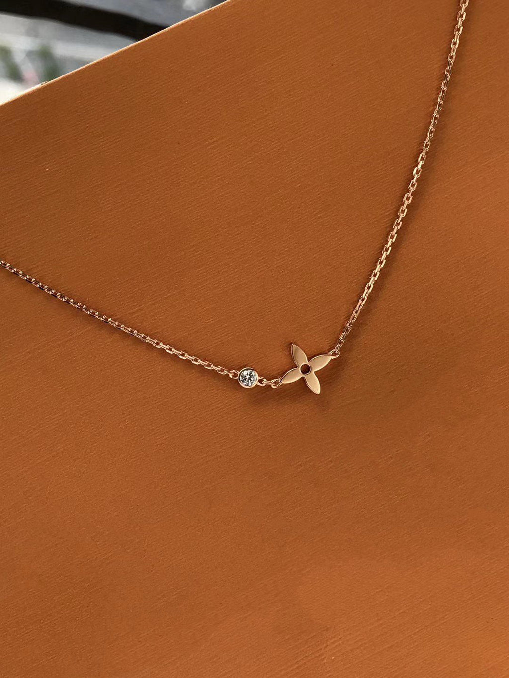 ¡®Jewelicorn¡¯BLOSSOM PENDANT PINK GOLD AND DIAMOND
