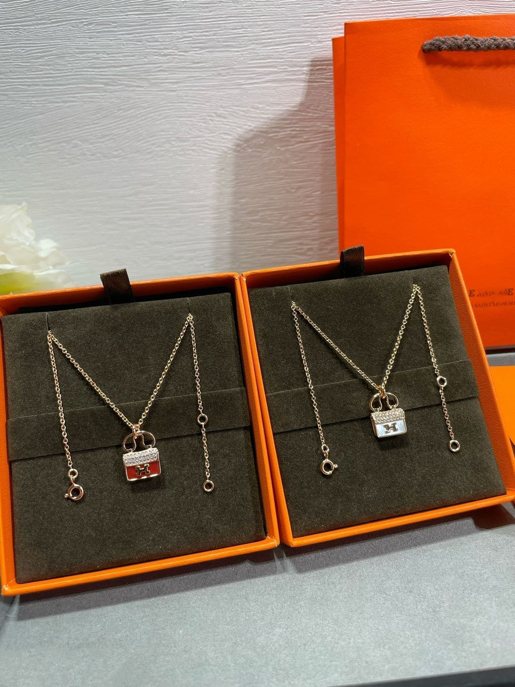 ¡®Jewelicorn¡¯H CIRCE MOISSANITE PENDANT NECKLACE GOLD