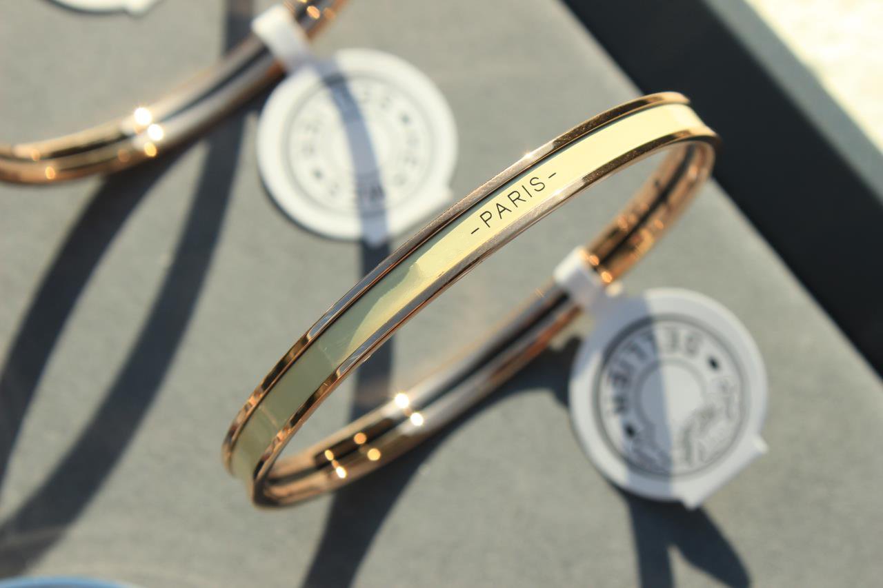 ¡®Jewelicorn¡¯HM UNI BANGLE BAG