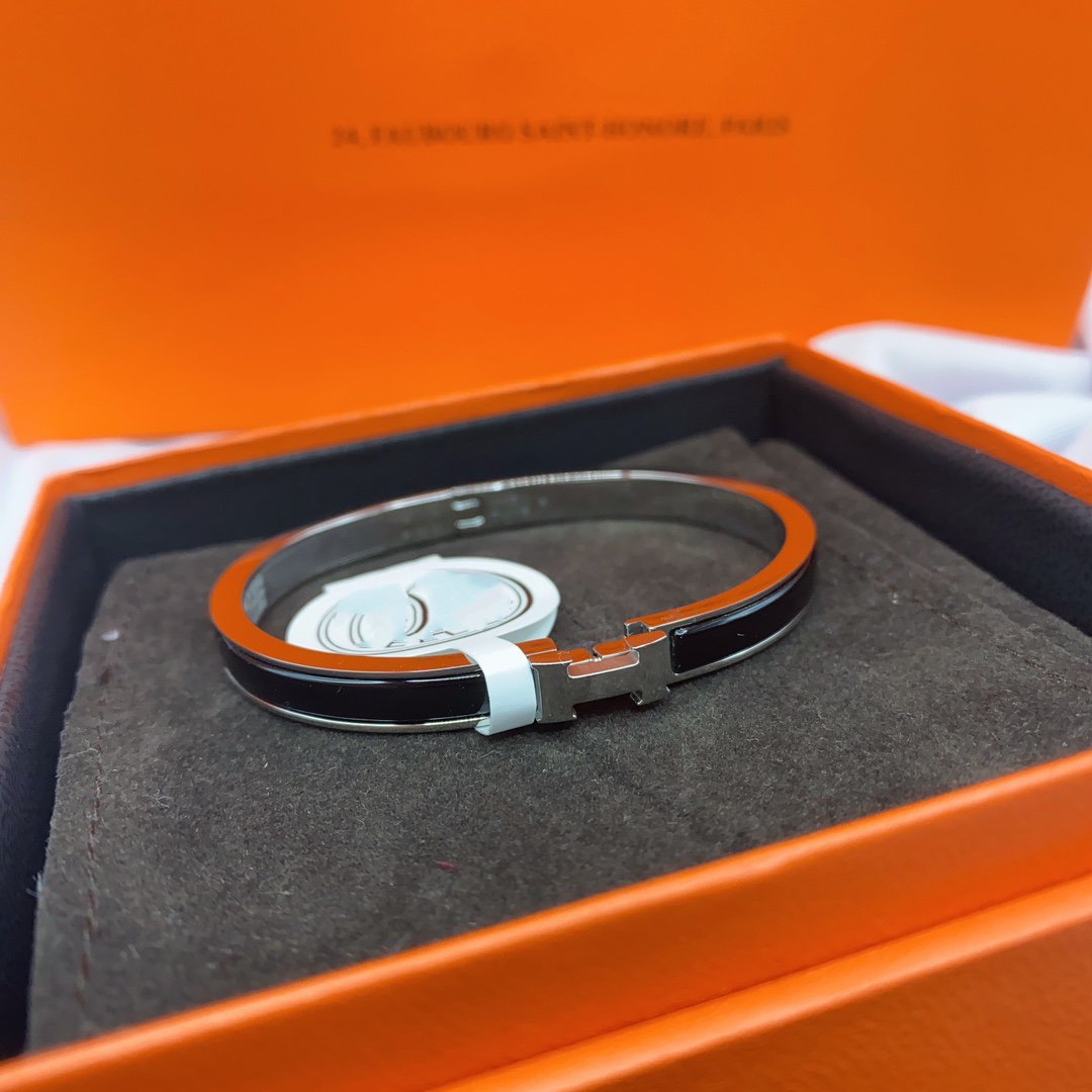 ¡®Jewelicorn¡¯CLASSIC HM CLIC BLACK 8MM ENAMEL BRACELET