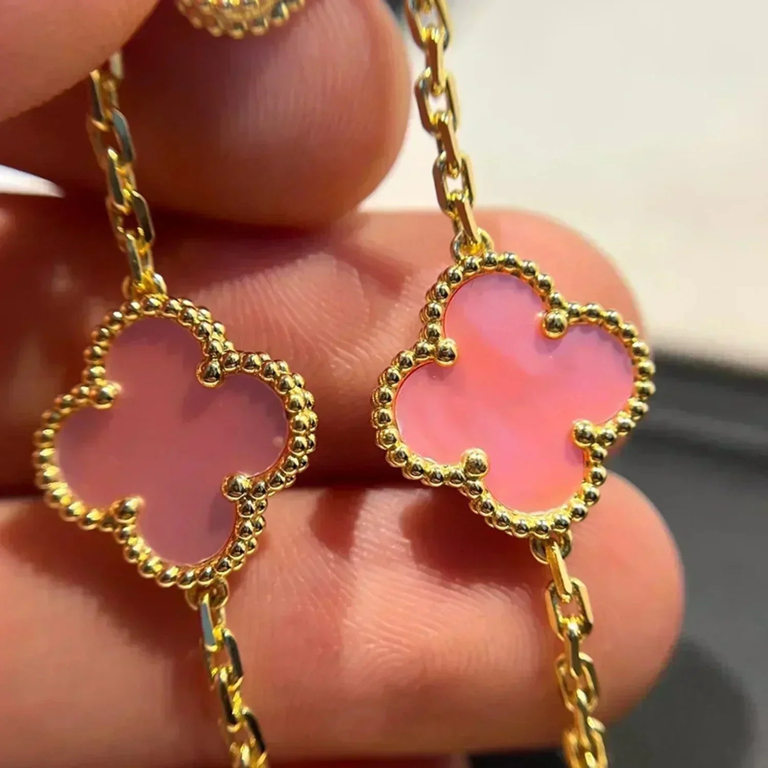 ¡®Jewelicorn¡¯CLOVER 5 PINK MOP BRACELET