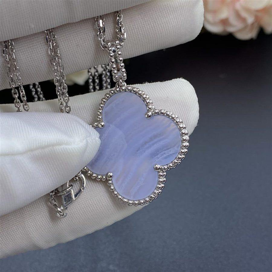 ¡®Jewelicorn¡¯CLOVER SILVER CHALCEDONY BIG CLOVER NECKLACE
