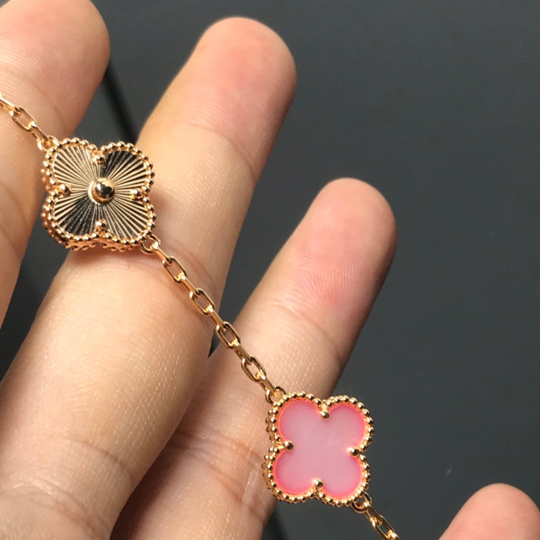 ¡®Jewelicorn¡¯CLOVER BRACELET 5 MOTIF PINK AND PINK GOLD