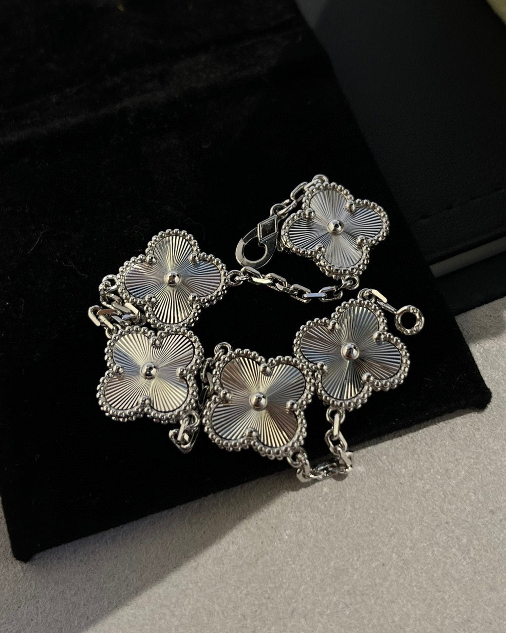 ¡®Jewelicorn¡¯CLOVER SILVER 5 MOTIFS BRACELET